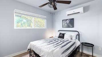 2 soverom, skrivebord, strykejern/-brett og wi-fi (inkludert)