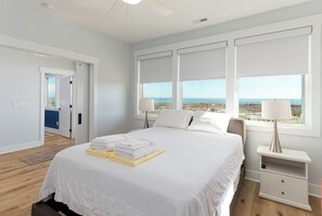 6 bedrooms, free WiFi, bed sheets - Hobbs Realty - EV Charger | Elevator| Private Pool | Cabana Rentals Included (Holden Beach)