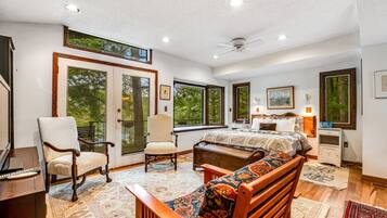 4 bedrooms, iron/ironing board, internet, bed sheets