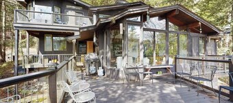Spectacular dog-friendly lakefront house with washer/dryer & fast WiFi