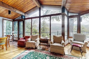 TV, DVD player, table tennis, stereo