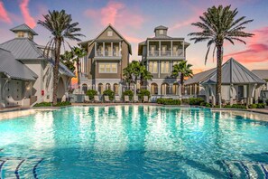 A heated pool - Beach & golf getaway with pool, gym, & restaurants on-site – snowbirds welcome (Port Aransas)