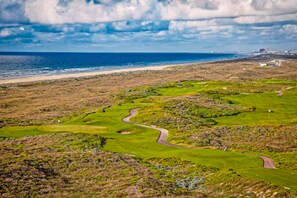 Golf - Beach & golf getaway with pool, gym, & restaurants on-site – snowbirds welcome (Port Aransas)