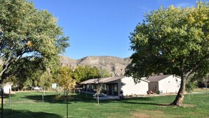 A building with a flat roof and a covered patio area. - Bunkhouse 3A With Cold A/C (La Verkin)