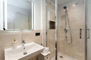 Unclassified image, 2 of 24, button