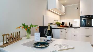 Kühlschrank, Ofen, Herdplatte, Geschirrspüler