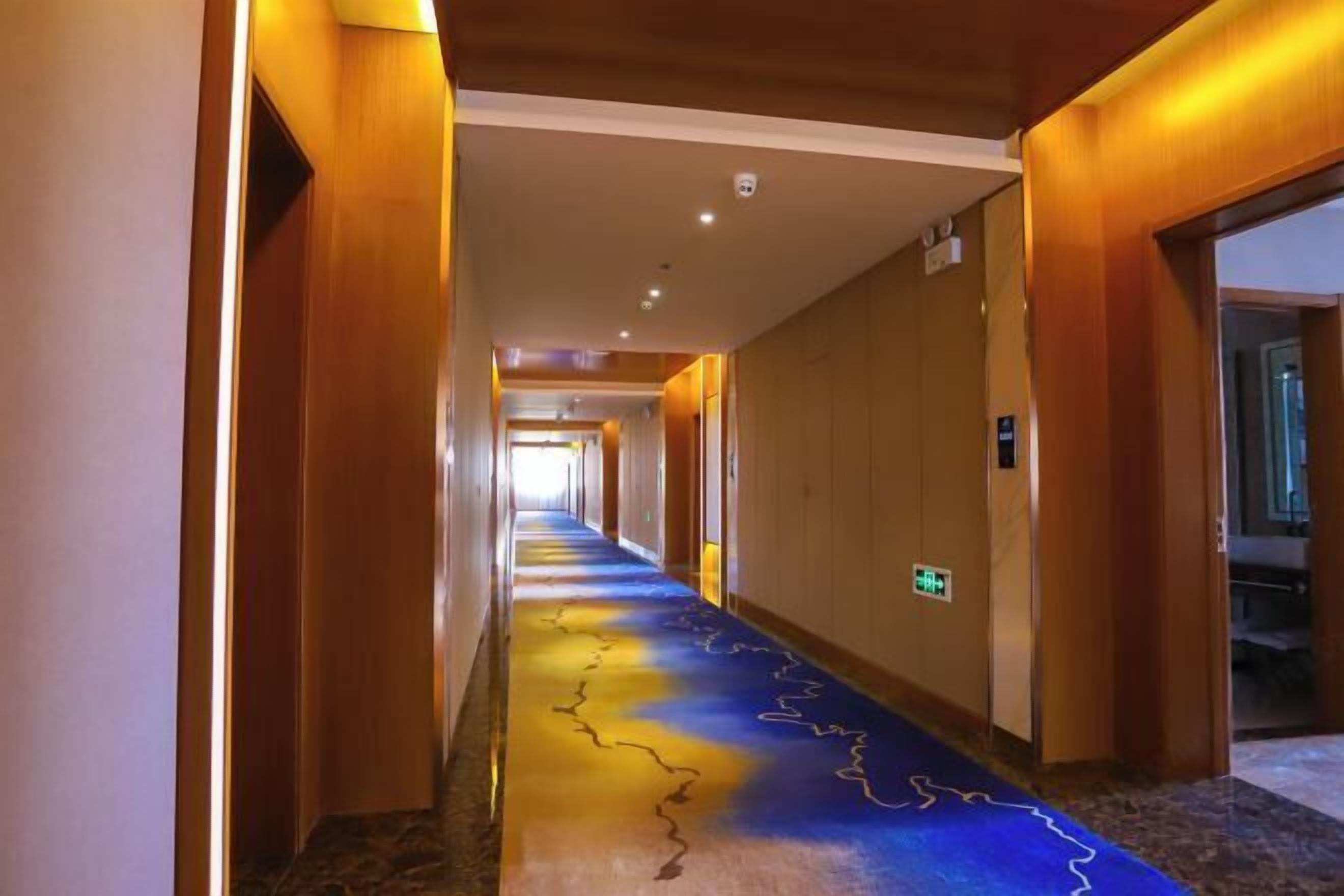 المنشأة من الداخل