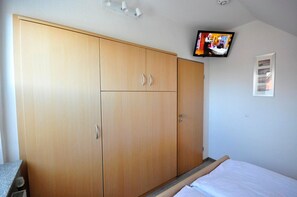 Unclassified image, 5 of 17, button