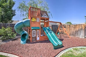 Children's area - Yard + Fire Pit: Family-Friendly Reno Home! (Reno)