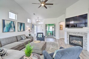 TV - Yard + Fire Pit: Family-Friendly Reno Home! (Reno)