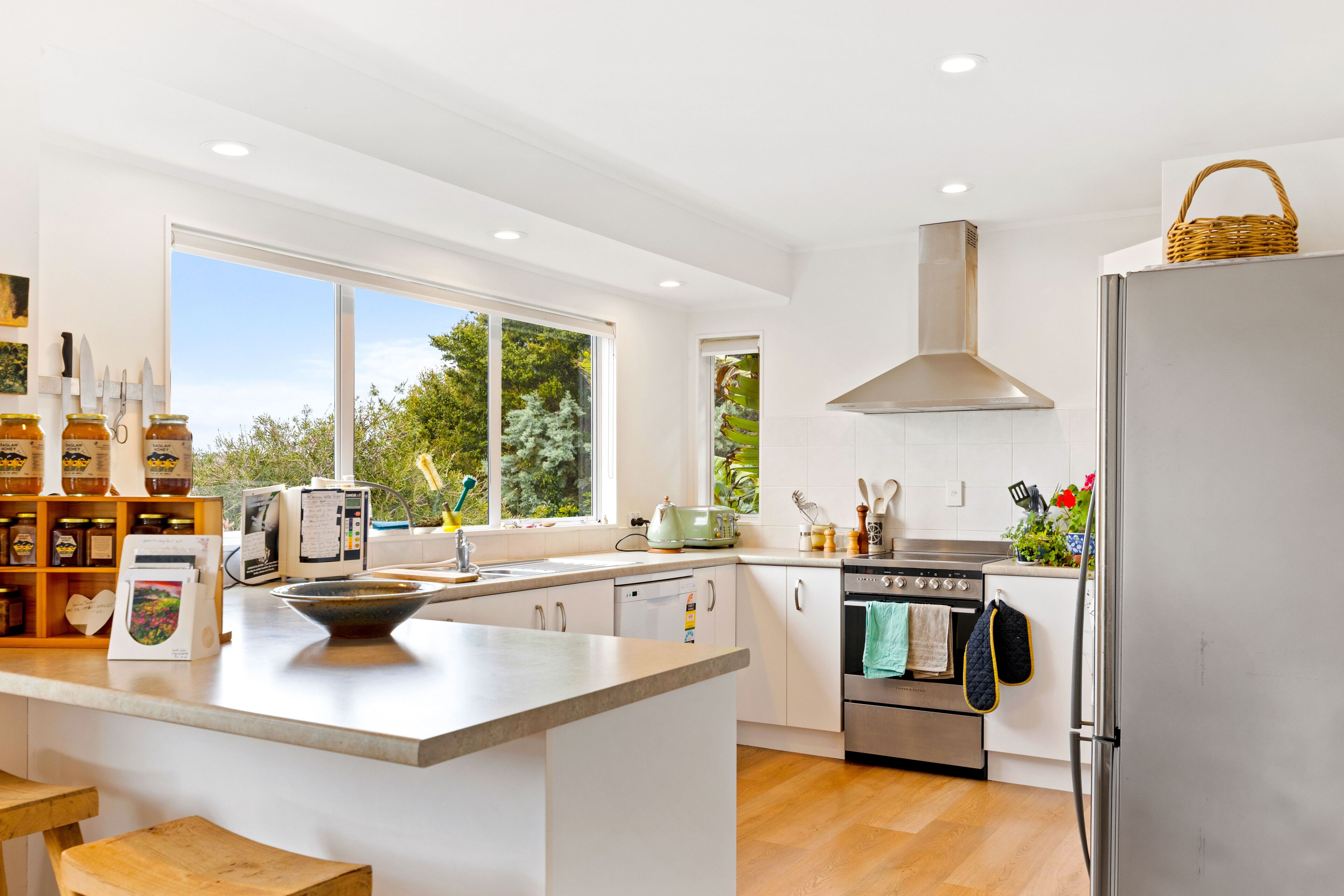 Réfrigérateur, four, plaque de cuisson, lave-vaisselle