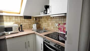 Microwave, coffee/tea maker, electric kettle