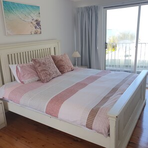 4 habitaciones, escritorio, tabla de planchar con plancha y wifi gratis