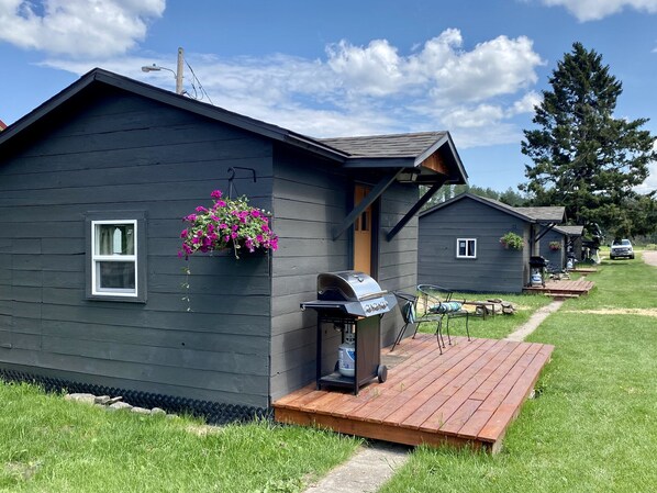 Terrace/patio - Horse Creek - Tiny Cabin 8 (Rapid City)