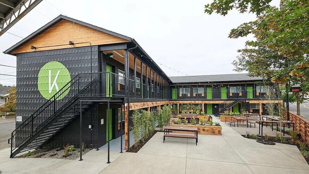 Outdoor banquet area - The Kenton Hotel  (Portland)
