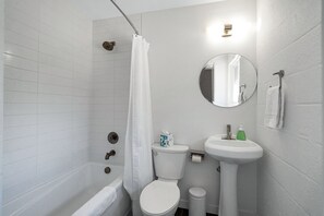 Bathroom - The Kenton Hotel  (Portland)