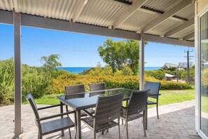 تناول الطعام بالخارج