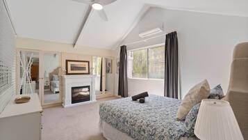 5 bedrooms, iron/ironing board, Internet, bed sheets