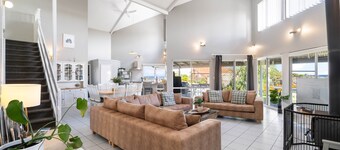 Seaview Beach House by Peppy Beach Retreats® (10 Adults), Beach House