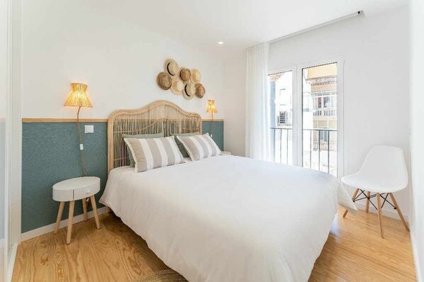 1 bedroom, iron/ironing board, internet, bed sheets