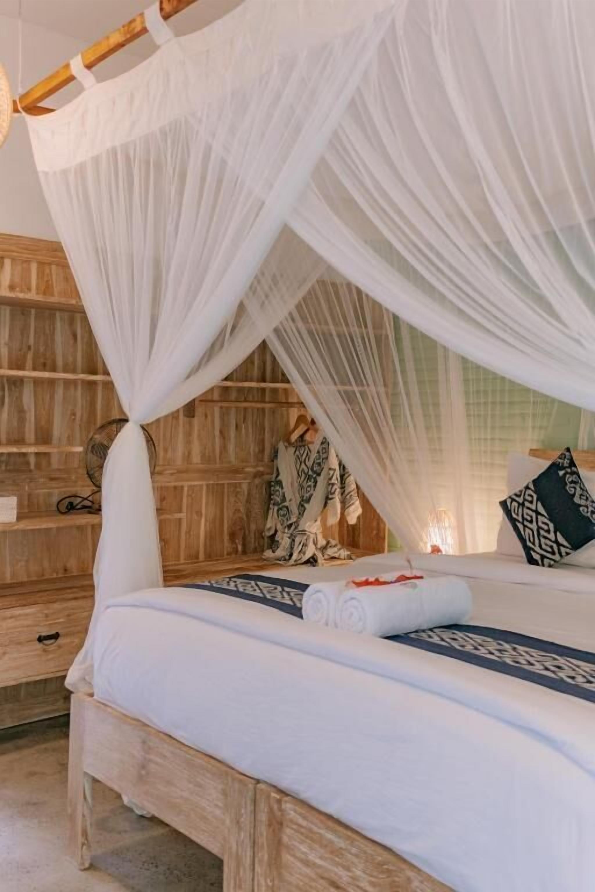 Free WiFi, bed sheets