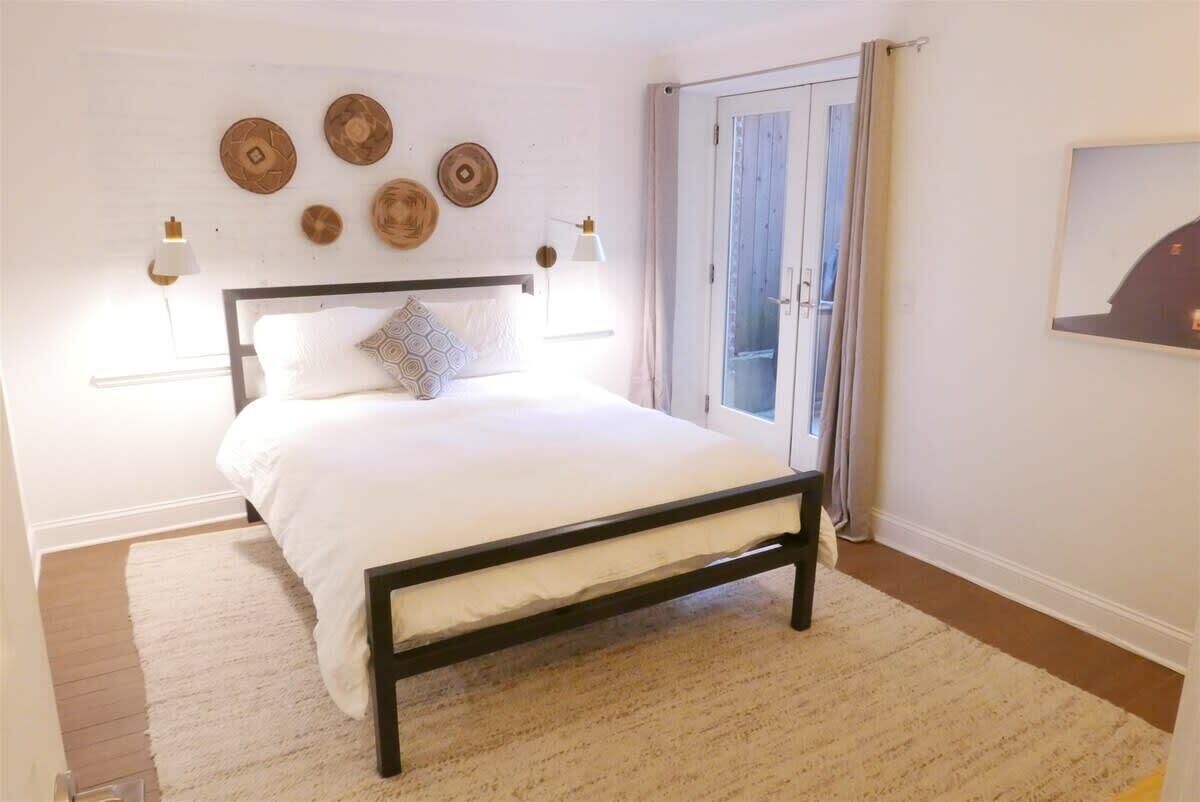 2 bedrooms, iron/ironing board, travel cot, WiFi