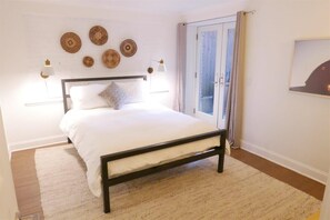 2 bedrooms, iron/ironing board, WiFi, bed sheets - Heart of MP |Mount Pleasant Gem|Walk to Metro+Zoo (Washington)