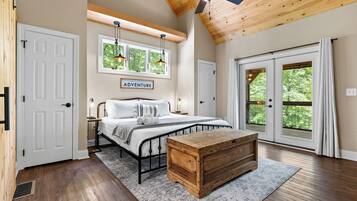 3 bedrooms, desk, iron/ironing board, free WiFi