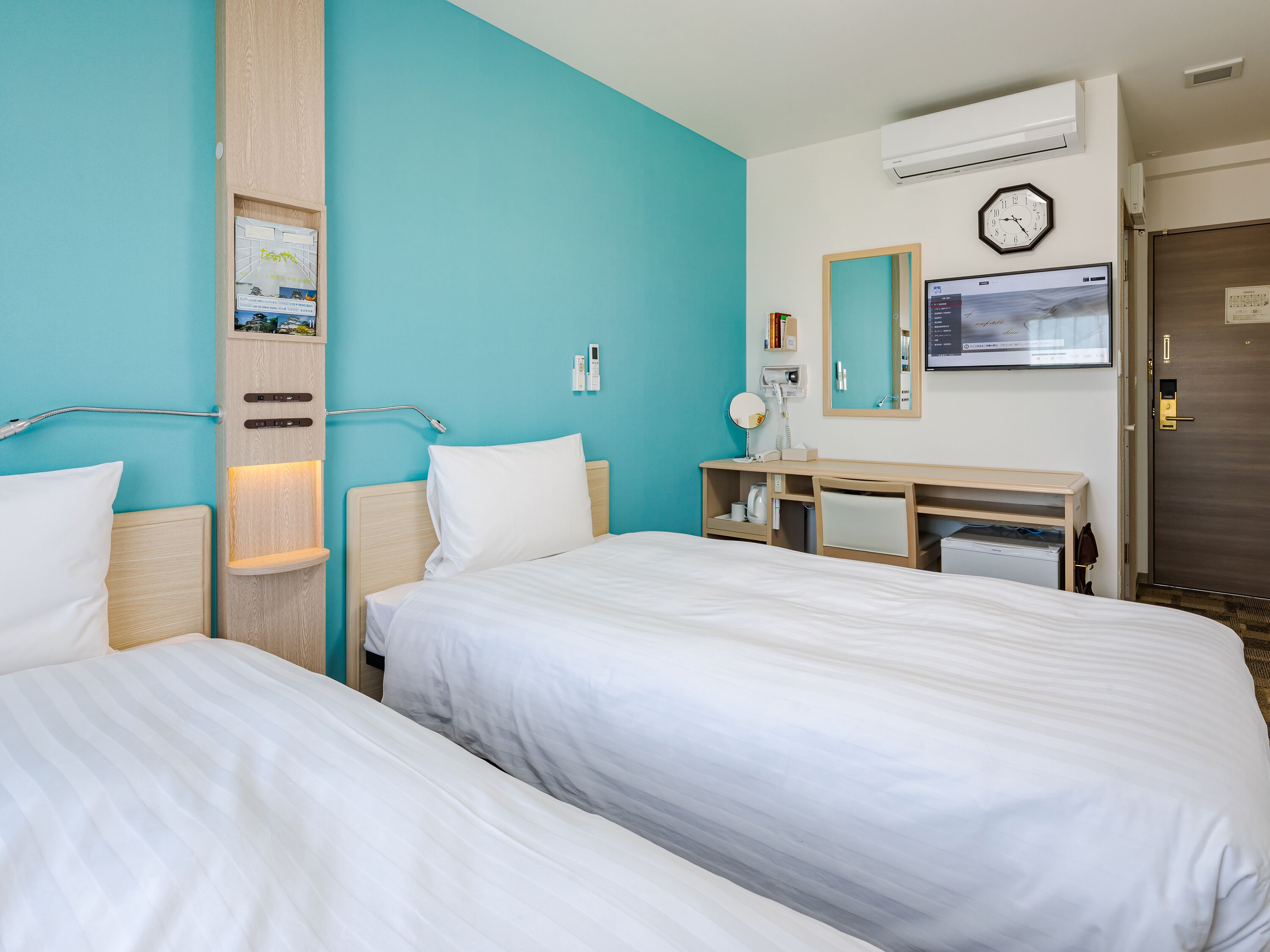 Desk, laptop workspace, free WiFi, bed sheets