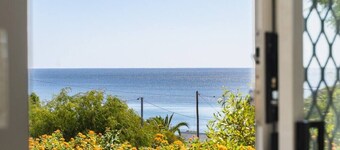 Seaview Town House by Peppy Beach Retreats® (6 Adults), Town House