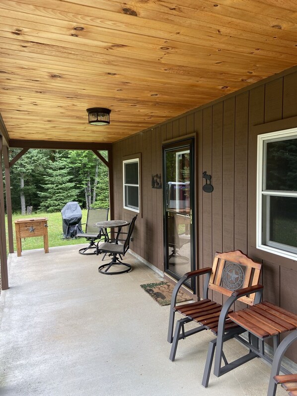 Terrace/patio - Direct ATV 2-Bdrm cabin. Near Back Lake & near snowmobile trailhead (Pittsburg)