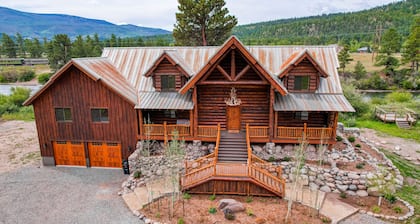 Custom riverfront log home w/ hot tub, decks & fireplace