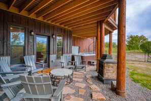 Terrace/patio - Custom riverfront log home w/ hot tub, decks & fireplace (South Fork)