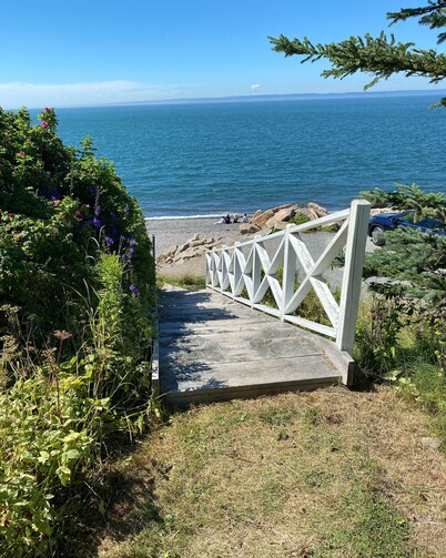 Harbour House - Halls Harbour Waterfront Getaway