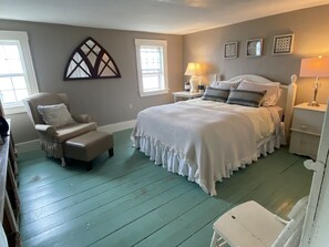 5 bedrooms, desk, iron/ironing board, free WiFi