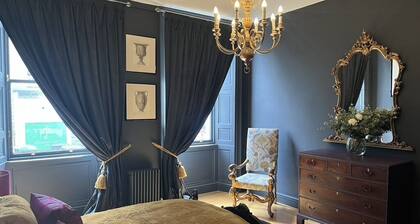 Luxury apartment with free parking in the 4th coolest neighbourhood in the world