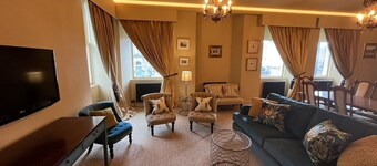 Luxury apartment with free parking in the 4th coolest neighbourhood in the world