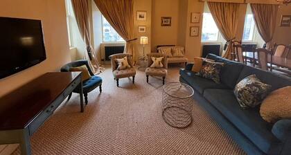 Luxury apartment with free parking in the 4th coolest neighbourhood in the world