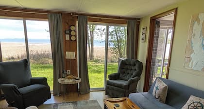 Lake Champlain direct waterfront cottage on lovely Mills Point in Colchester Vt