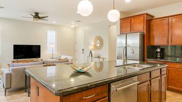 KylskÄp, mikrovÄgsugn, ugn och spishÀll