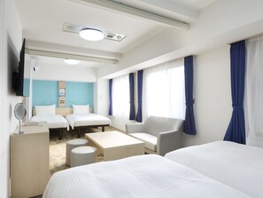 Desk, laptop workspace, free WiFi, bed sheets - Toyoko Inn Kyoto Nijojo Minami (Kyoto)