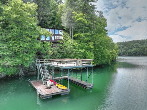 The Blue Canoe | Cozy Lakefront Getaway in Blue Ridge | Rustic and Elegant 