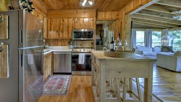 KylskÄp, mikrovÄgsugn, ugn och spishÀll