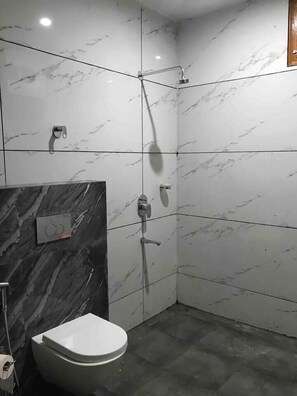 Douche, serviettes fournies