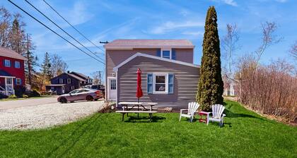 Well-located, dog-friendly home - walk to footbridge & Barrett Park