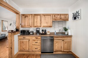 冰箱、微波炉、烤箱、炉灶