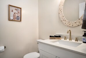 Dusj, håndklær, såpe og sjampo