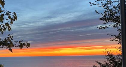 Sunset Serenity - INCREDIBLE HOME ON BLUFF OVERLOOKING LAKE MICHIGAN!