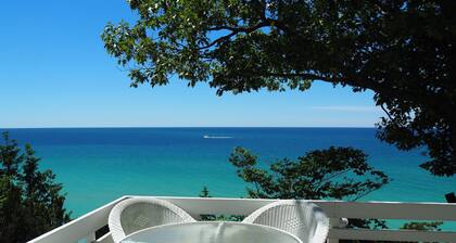 Sunset Serenity - INCREDIBLE HOME ON BLUFF OVERLOOKING LAKE MICHIGAN!