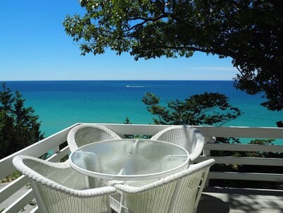 Sunset Serenity - INCREDIBLE HOME ON BLUFF OVERLOOKING LAKE MICHIGAN!